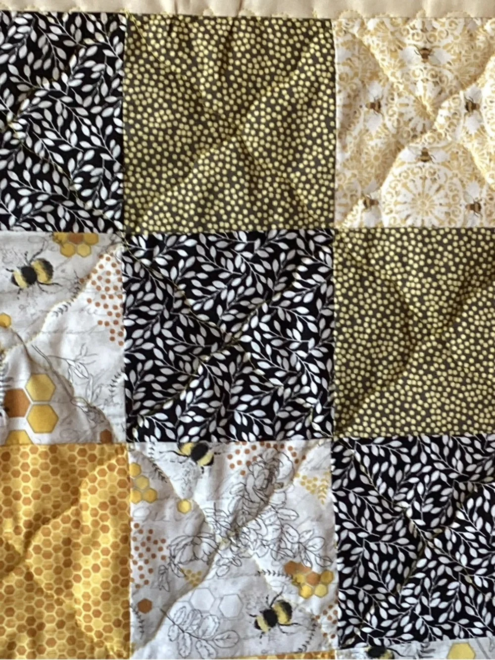 NWT. Hand Crafted Honey Bees Quilt